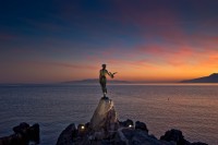 DJEVOJKA S GALEBOM, OPATIJA