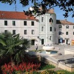 TRG ANDRIJE KAČIĆA MIOŠIĆA, MAKARSKA